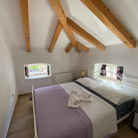 krevet i doručak Palac 3*