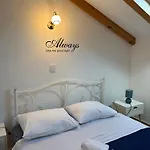 Palac Bed & Breakfast Valun