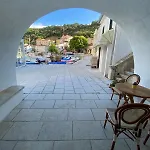 Palac 3* Valun