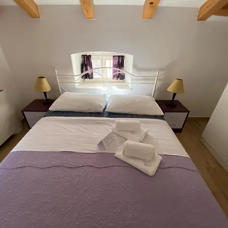 Palac 3* Valun