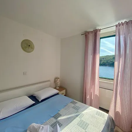 Palac 3* Valun