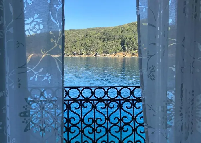 Palac Couette-café Valun